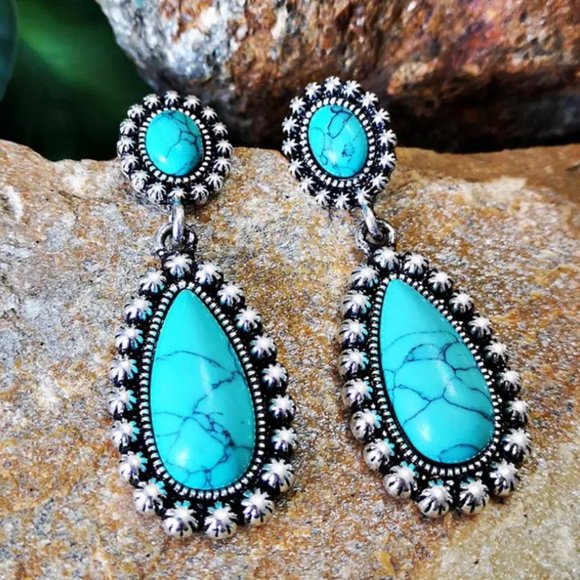 LoveVue Jewelry - *SOLD OUT***Vintage Turquoise Drop Earrings